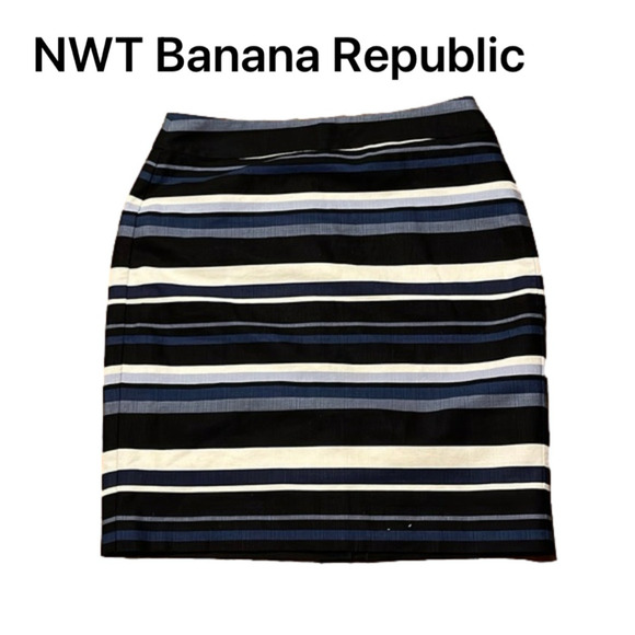 Hannah Banana Dresses & Skirts - NEW Banana Republic Skirt - Size 4